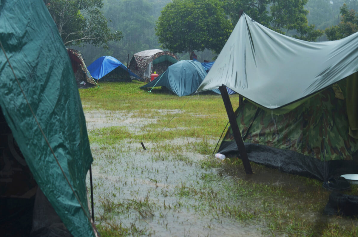 雨の日のキャンプに必要なキャンプ道具の基本