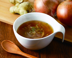 「HATAKE AOYAMA」玉ねぎと生姜のスープ
