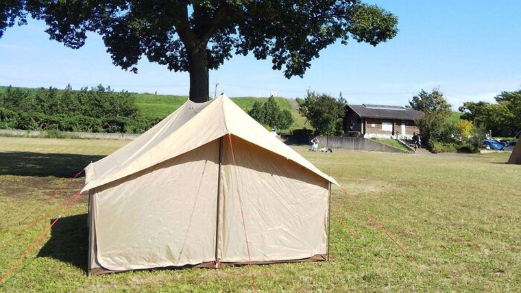 キャンプ場、テント